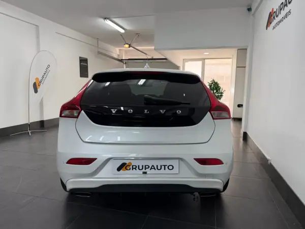 Volvo V40 2014 - 10990 EUR, 187000 km - AUTO.MOTO.pt - 187000km - foto 4 de 21