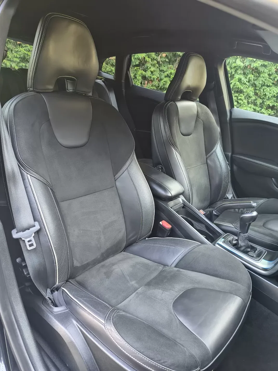 Volvo V40 2015 - 13900 EUR, 181000 km - AUTO.MOTO.pt - 181000km - foto 24 de 28