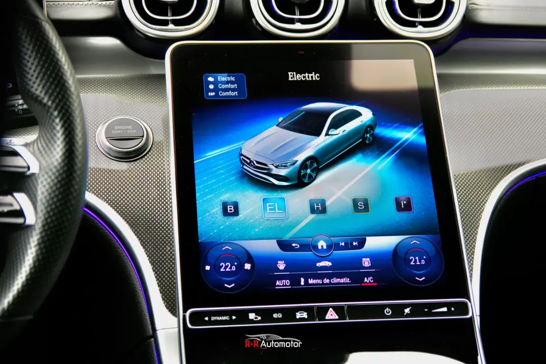 Mercedes-Benz C 300 2022 - 43500 EUR, 65000 km - AUTO.MOTO.pt - 65000km - foto 33 de 47