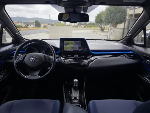 Toyota C-HR 2018 - 21990 EUR, 100000 km - AUTO.MOTO.pt - 100000km - foto 36 de 45
