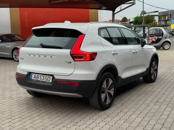 Volvo XC 40 2020 - 26950 EUR, 137000 km - AUTO.MOTO.pt - 137000km - foto 4 de 19