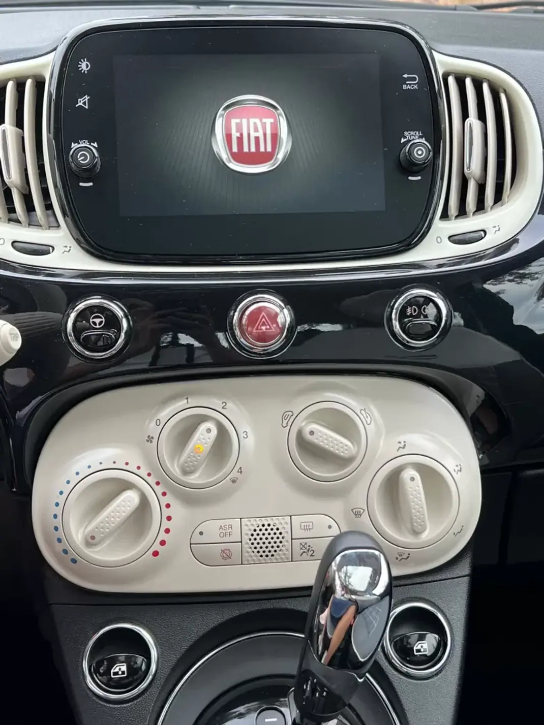Fiat 500 2018 - 13500 EUR, 40000 km - 40000km - foto 65 de 78