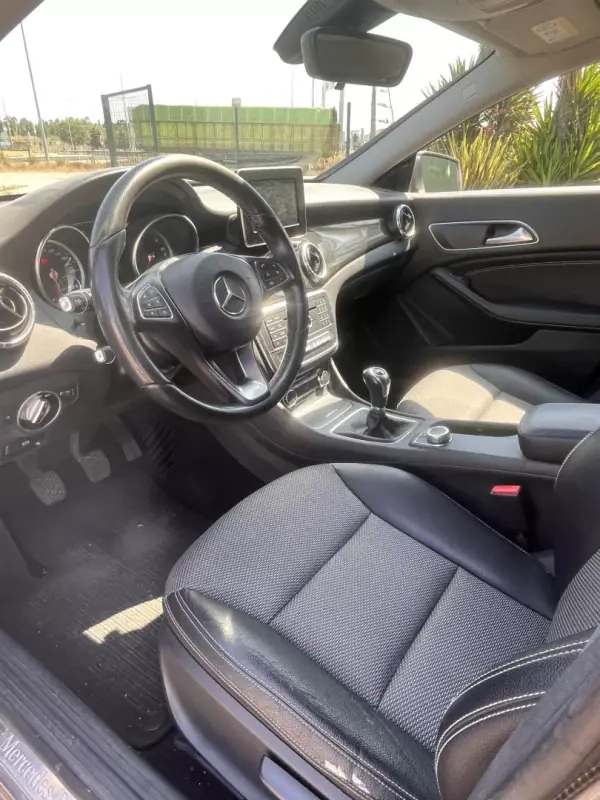 Mercedes-Benz CLA 180 2017 - 18500 EUR, 180800 km - AUTO.MOTO.pt - 180800km - foto 14 de 25