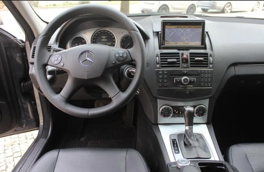 Mercedes-Benz C 220 2009 - 7949 EUR, 308000 km - AUTO.MOTO.pt - 308000km - foto 7 de 8