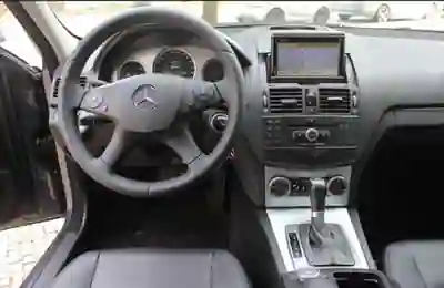 Mercedes-Benz C 220 2009 - 7949 EUR, 308000 km - AUTO.MOTO.pt - 308000km - foto 7 de 8