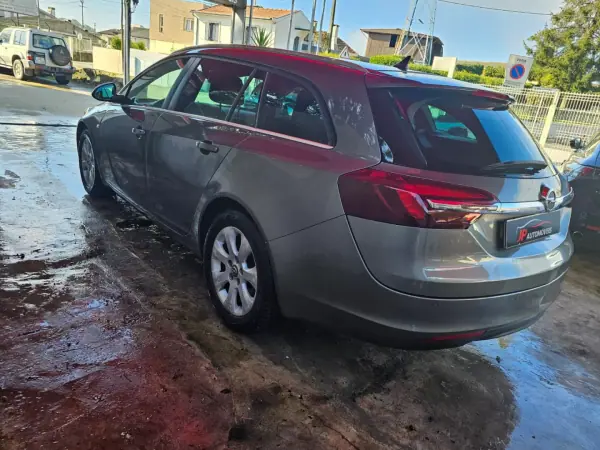 Opel Insignia Sports Tourer 2017 - 9999 EUR, 205000 km - AUTO.MOTO.pt - 205000km - foto 5 de 14