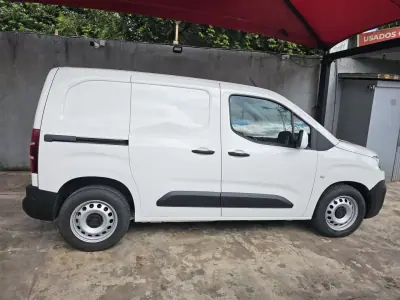 Citroën BERLINGO 3 LUGARES 2020 - 10750 EUR, 154000 km - AUTO.MOTO.pt - 154000km - foto 5 de 14