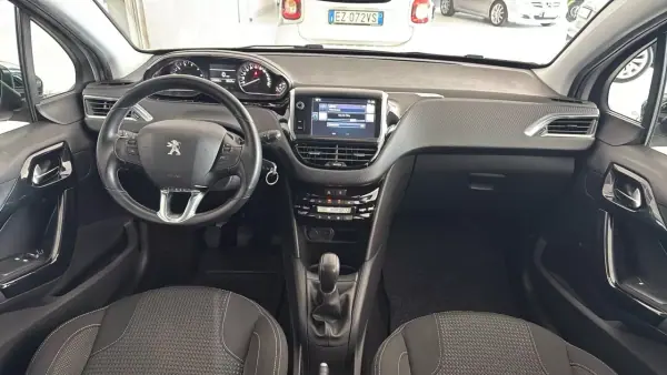Peugeot 208 2017 - 8450 EUR, 112900 km - AUTO.MOTO.pt - 112900km - foto 7 de 13