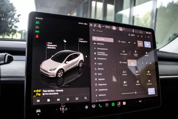 Tesla Model Y 2023 - 37900 EUR, 74250 km - AUTO.MOTO.pt - 74250km - foto 35 de 40