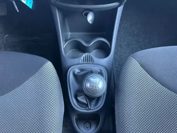 Toyota Aygo 2014 - 8900 EUR, 134000 km - AUTO.MOTO.pt - 134000km - foto 19 de 22