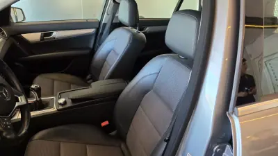Mercedes-Benz C 180 2014 - 9900 EUR, 299370 km - AUTO.MOTO.pt - 299370km - foto 33 de 52
