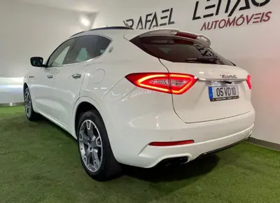 Maserati Levante 2016 - 44500 EUR, 232000 km - AUTO.MOTO.pt - 232000km - foto 10 de 55