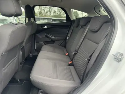 Ford Focus 2015 - 9990 EUR, 123000 km - AUTO.MOTO.pt - 123000km - foto 28 de 31