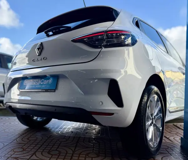Renault Clio 2024 - 16950 EUR, 21000 km - AUTO.MOTO.pt - 21000km - foto 11 de 25