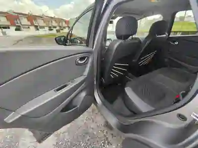 Renault Captur 2017 - 11000 EUR, 143000 km - AUTO.MOTO.pt - 143000km - foto 5 de 22