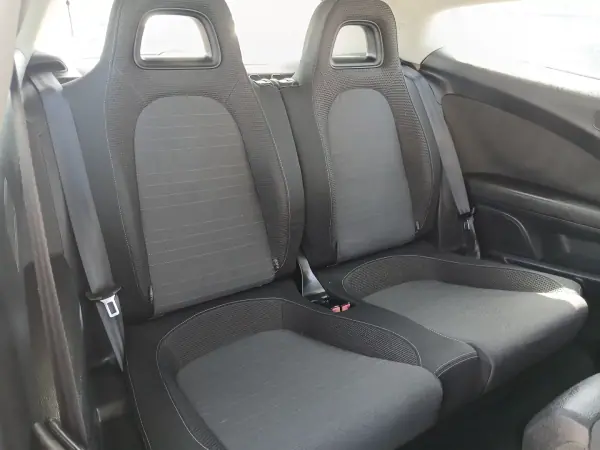 Volkswagen Scirocco 2009 - 8300 EUR, 188362 km - AUTO.MOTO.pt - 188362km - foto 19 de 26