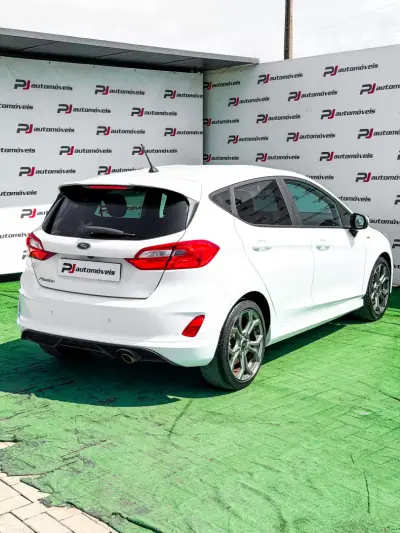 Ford Fiesta 2018 - 12500 EUR, 99424 km - AUTO.MOTO.pt - 99424km - foto 10 de 25