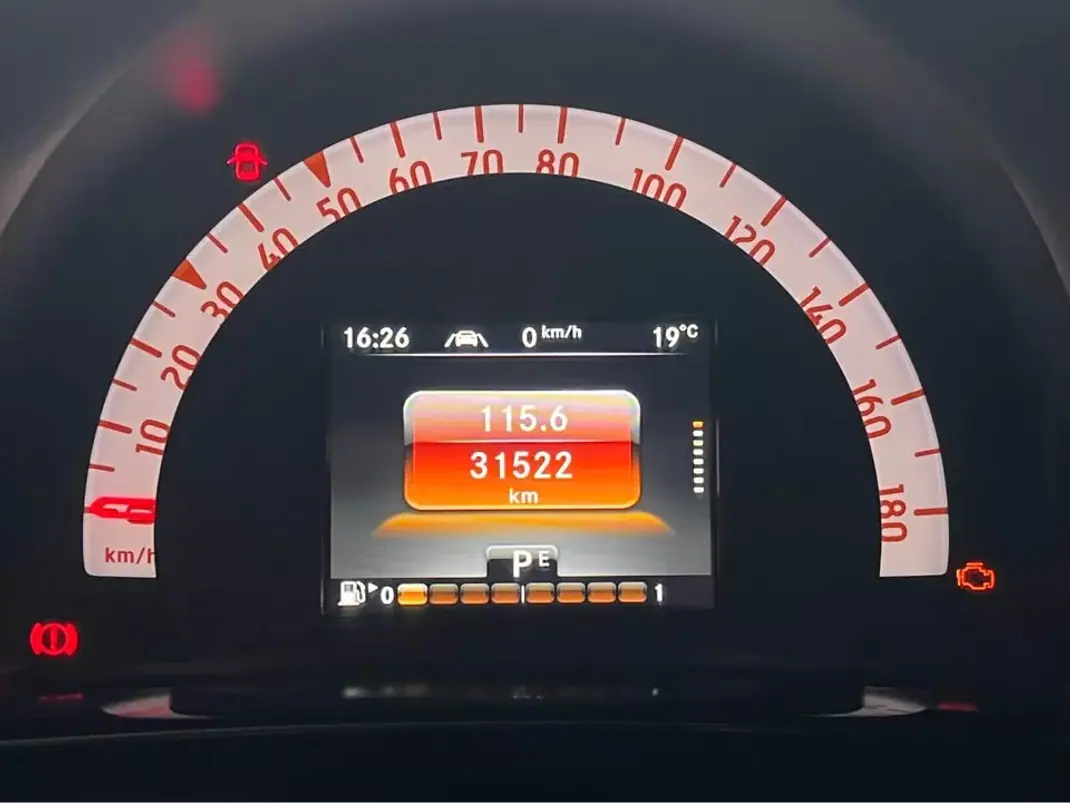 Smart ForFour 2015 - 14500 EUR, 31522 km - 31522km - foto 6 de 8
