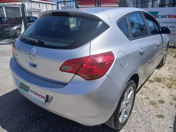 Opel Astra 2010 - 6350 EUR, 76845 km - AUTO.MOTO.pt - 76845km - foto 11 de 28