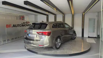 Toyota Avensis Touring Sports 2016 - 14900 EUR, 212217 km - AUTO.MOTO.pt - 212217km - foto 18 de 57