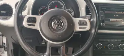 Volkswagen New Beetle 2015 - 14950 EUR, 156200 km - AUTO.MOTO.pt - 156200km - foto 28 de 39