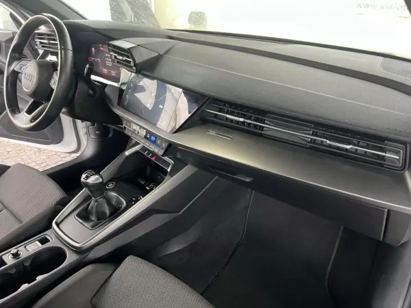 Audi A3 Sportback 2021 - 26750 EUR, 157200 km - AUTO.MOTO.pt - 157200km - foto 9 de 16