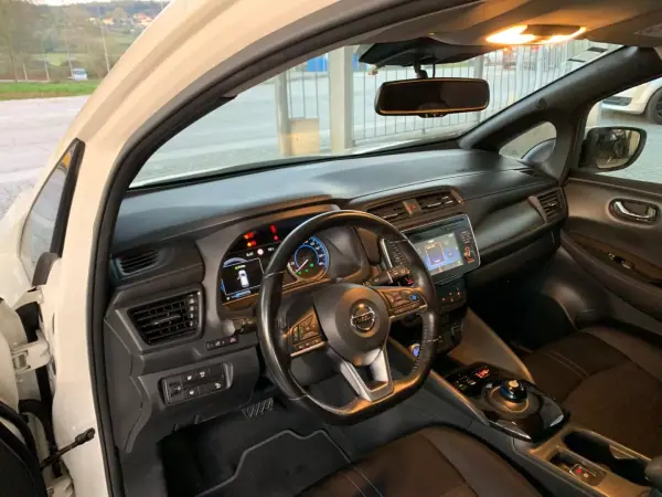 Nissan Leaf 2019 - 16450 EUR, 58449 km - AUTO.MOTO.pt - 58449km - foto 7 de 16