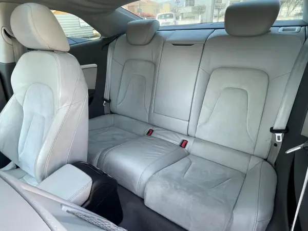 Audi A5 2008 - 10900 EUR, 324000 km - AUTO.MOTO.pt - 324000km - foto 8 de 9
