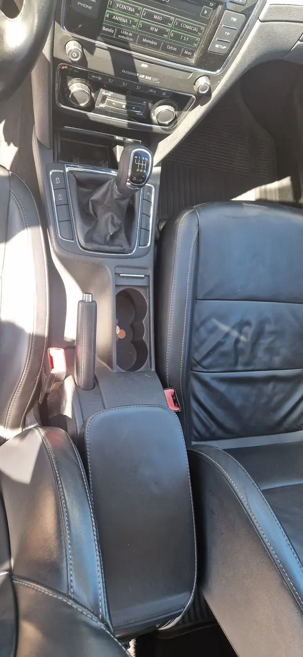 Skoda Superb Break 2010 - 9850 EUR, 235000 km - AUTO.MOTO.pt - 235000km - foto 8 de 11
