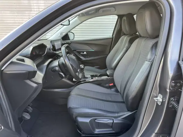 Peugeot 2008 2021 - 14900 EUR, 160000 km - AUTO.MOTO.pt - 160000km - foto 26 de 66