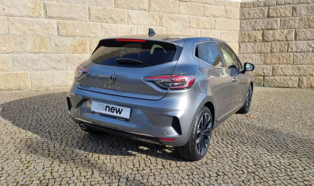 Renault Clio 2024 - 22250 EUR, 820 km - AUTO.MOTO.pt - 820km - foto 7 de 28