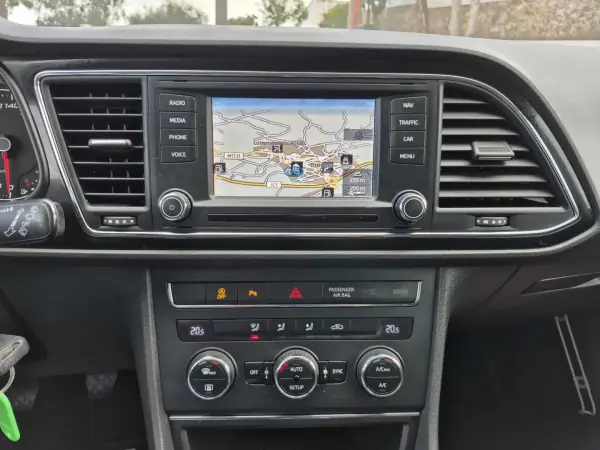 SEAT Leon 2014 - 13900 EUR, 222880 km - AUTO.MOTO.pt - 222880km - foto 12 de 21