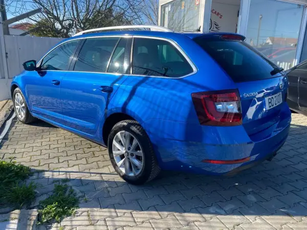 Skoda Octavia Break 2020 - 13990 EUR, 220634 km - AUTO.MOTO.pt - 220634km - foto 5 de 26