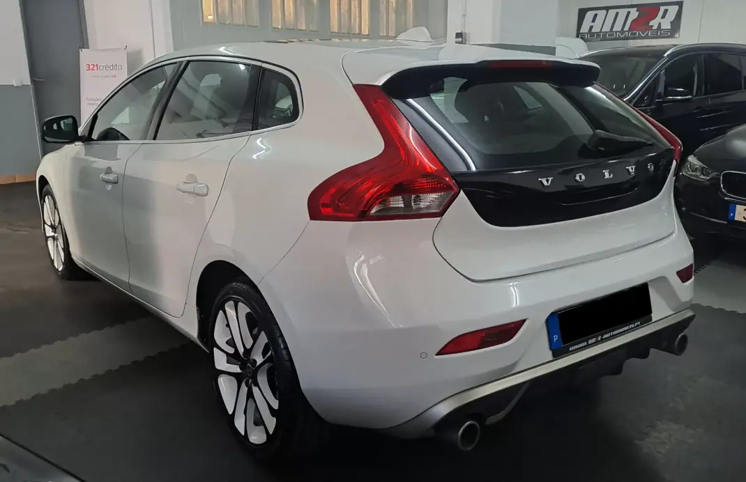 Volvo V40 2015 - 12990 EUR, 179950 km - AUTO.MOTO.pt - 179950km - foto 4 de 29