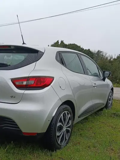 Renault Clio 2013 - 6950 EUR, 235000 km - AUTO.MOTO.pt - 235000km - foto 4 de 5