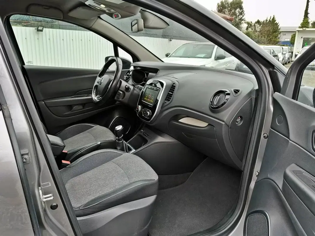 Renault Captur 2019 - 16900 EUR, 55740 km - AUTO.MOTO.pt - 55740km - foto 2 de 26
