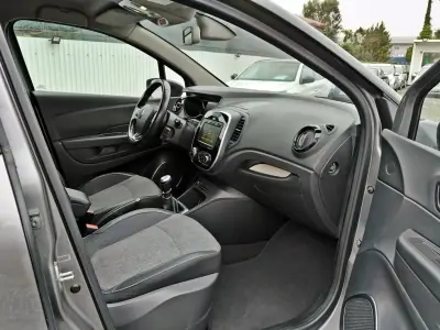 Renault Captur 2019 - 16900 EUR, 55740 km - AUTO.MOTO.pt - 55740km - foto 2 de 26