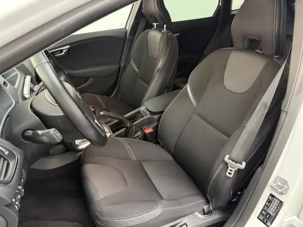 Volvo V40 2014 - 10990 EUR, 187000 km - AUTO.MOTO.pt - 187000km - foto 13 de 21