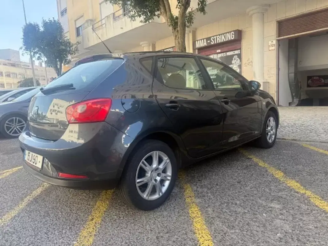 SEAT Ibiza 2010 - 5750 EUR, 156000 km - AUTO.MOTO.pt - 156000km - foto 10 de 33