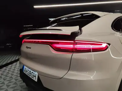 Porsche Cayenne Coupé 2021 - 74750 EUR, 125000 km - AUTO.MOTO.pt - 125000km - foto 7 de 32