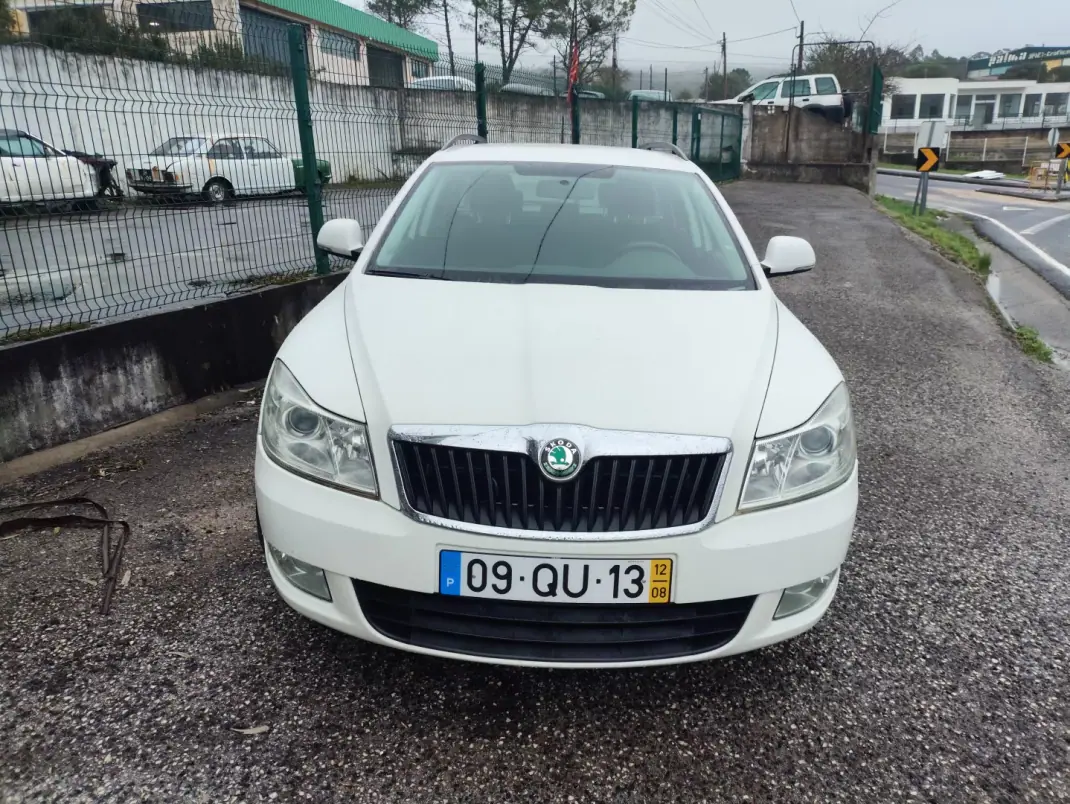 Skoda Octavia Break 2012 - 7400 EUR, 299630 km - AUTO.MOTO.pt - 299630km - foto 2 de 8