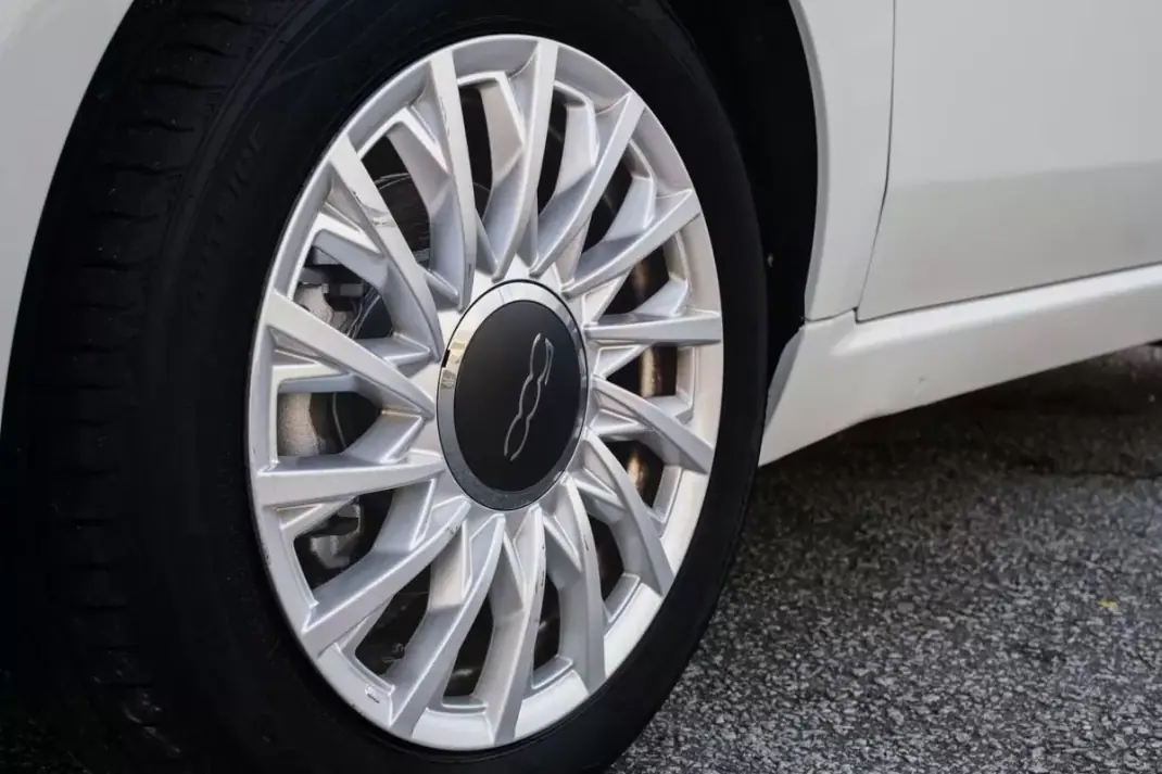 Fiat 500 2021 - 9999 EUR, 108000 km - AUTO.MOTO.pt - 108000km - foto 11 de 28