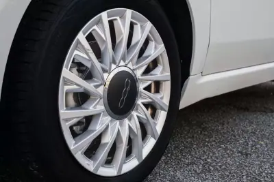 Fiat 500 2021 - 9999 EUR, 108000 km - AUTO.MOTO.pt - 108000km - foto 11 de 28