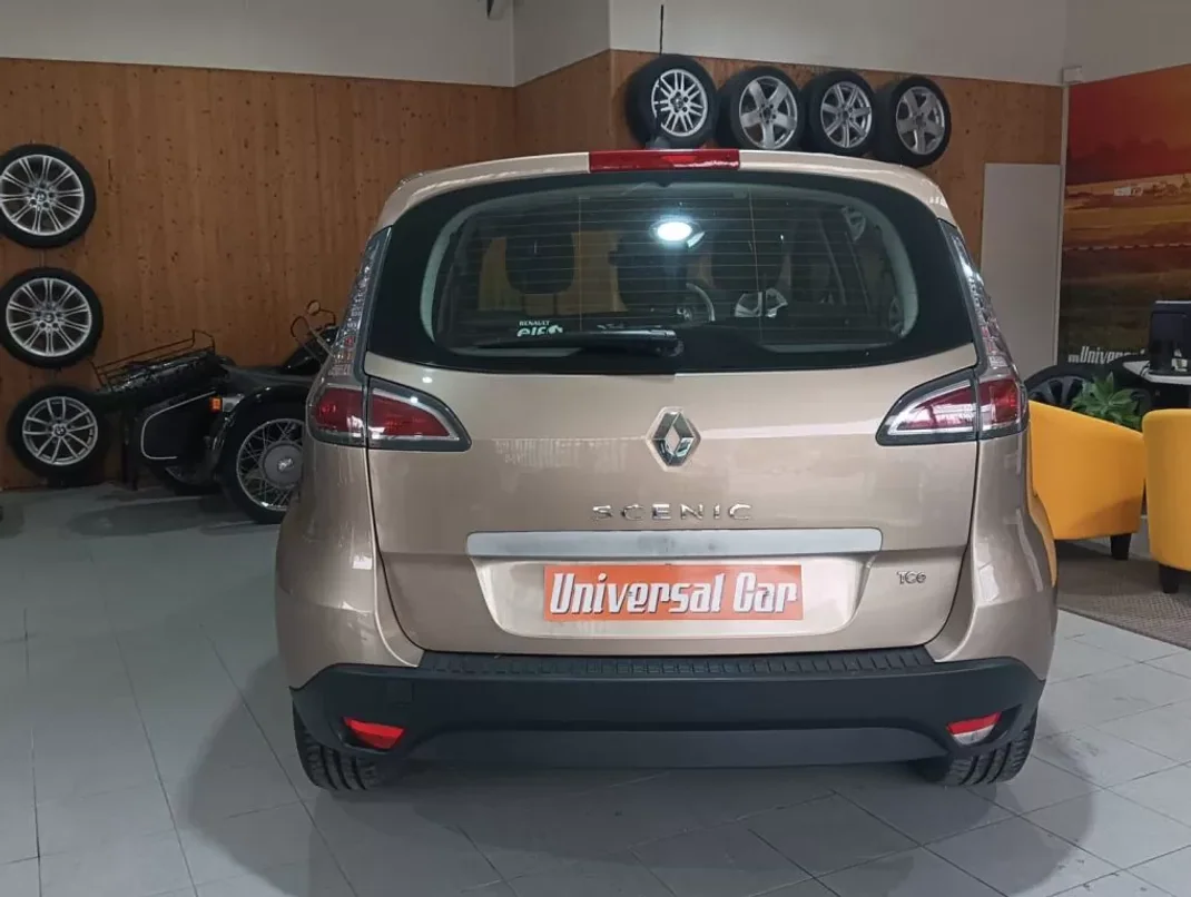 Renault Scénic 2015 - 10990 EUR, 159000 km - AUTO.MOTO.pt - 159000km - foto 4 de 19