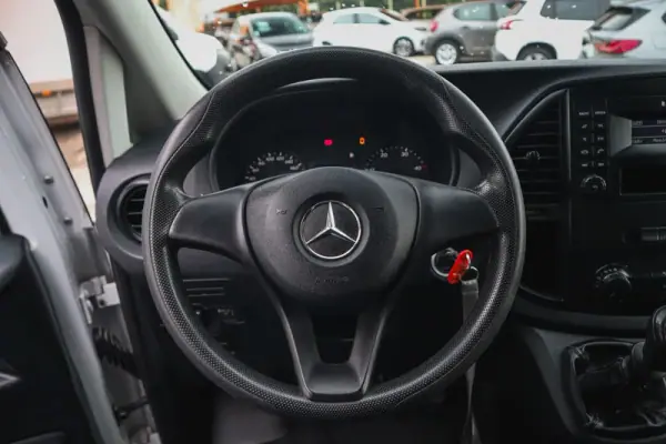 Mercedes-Benz Citan 109 CDI Longa Crew 2019 - 17880 EUR, 141000 km - AUTO.MOTO.pt - 141000km - foto 10 de 15