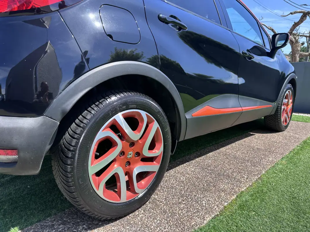 Renault Captur 2014 - 9900 EUR, 217000 km - AUTO.MOTO.pt - 217000km - foto 22 de 60