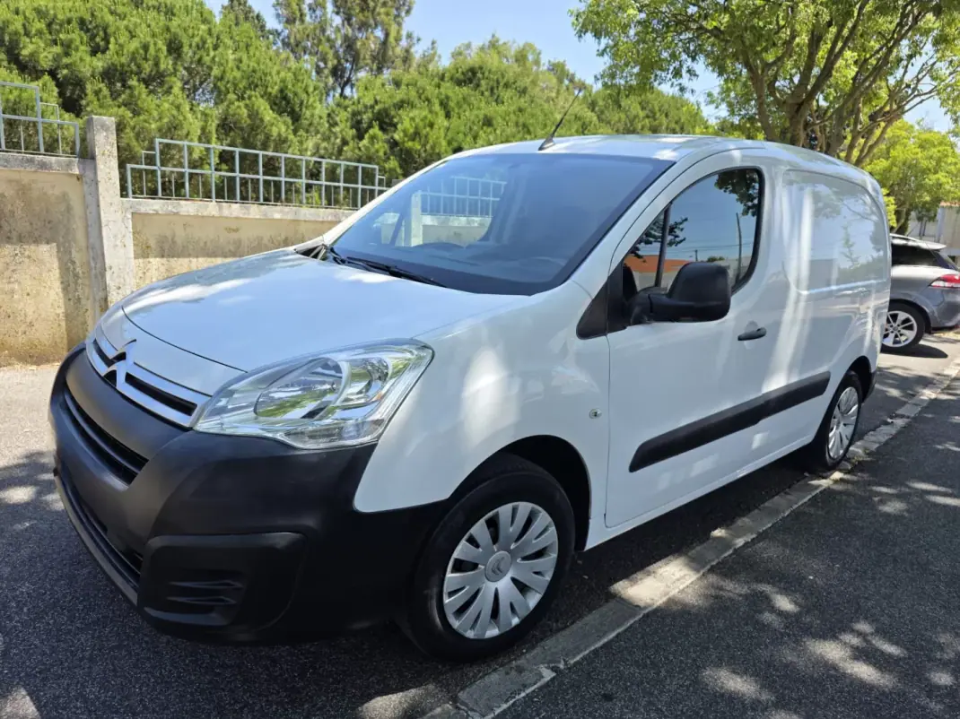 Citroën 2017 - 8990 EUR, 224125 km - AUTO.MOTO.pt - 224125km - foto 1 de 13