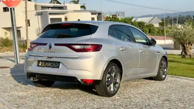 Renault Mégane 2019 - 14999 EUR, 99500 km - AUTO.MOTO.pt - 99500km - foto 4 de 20