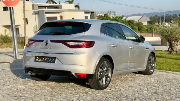 Renault Mégane 2019 - 14999 EUR, 99500 km - AUTO.MOTO.pt - 99500km - foto 4 de 20