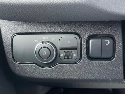 Mercedes-Benz Sprinter 515 CDI Contentor + Plataforma Elevatória 2023 - 49750 EUR, 54000 km - AUTO.MOTO.pt - 54000km - foto 31 de 33
